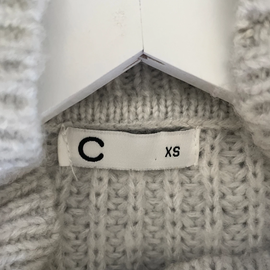 Grå stickad tröja  - 91