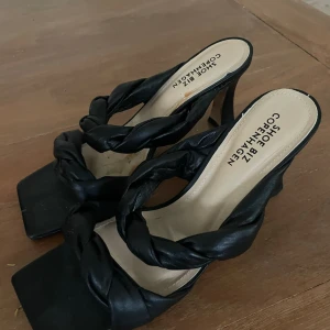 Klackskor 39 - Fläck på ena sulan, därav dragit ner priset rejält! Pm för frågor