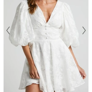 Showpo studentklänning  - Jättefin studentklänning från showpo. Skriv gärna vid funderingar🥰