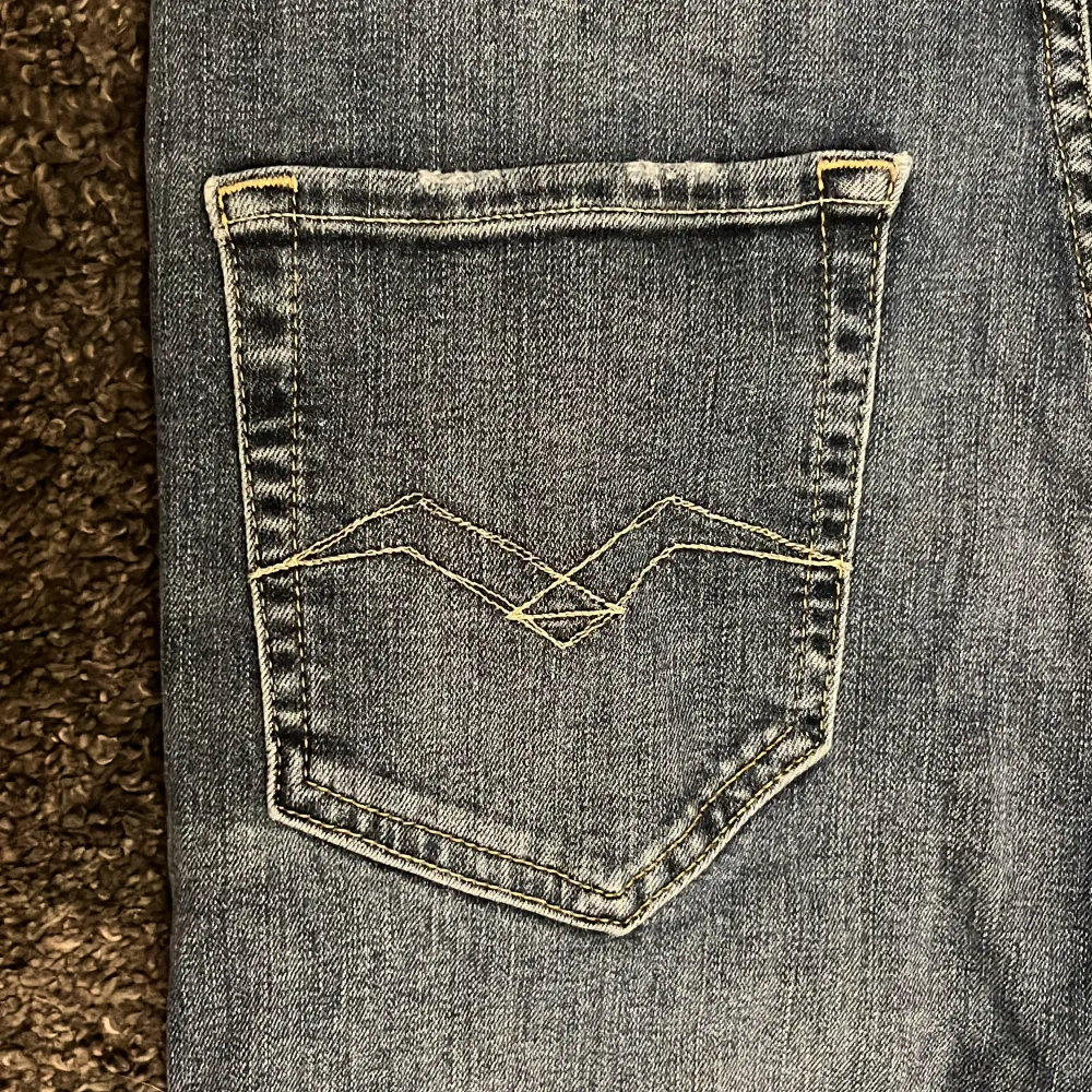 Säljer dessa Replay jeans i slim fit, storlek 29 i midjan. Topp klass kvalite med inga skador. Nypris: Ca 1500 kr | Mitt pris 269kr!. Jeans & Byxor.