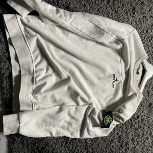 Stone island  - Hej säljer min stone island tröja nyskick storlek M