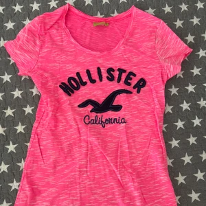 Hollister t-shirt aldrig använd - Aldrig använd. 