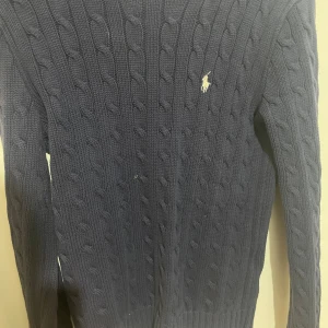 Tröja - Använt 2gånger, inga fläckar eller hål