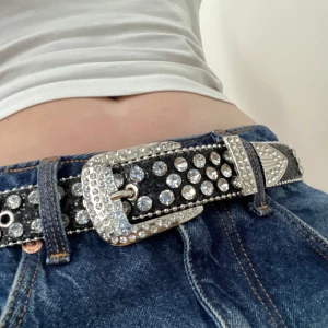 Y2K rhinestone skärp - Nyskick och inga defekter. 