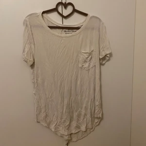Vit hollister t-shirt - Normal i storleken.