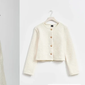 Soft jacket - Säljer denna soft jacket från Gina då jag köpte fel storlek. Aldrig använd Kom privat för fler bilder eller frågor ☺️