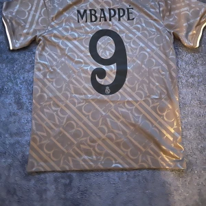 Real Madrid 24/25  - Mbappe 24/25 andra ställ 