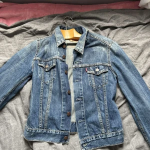 Levis jeans jacka - Aldrig använd, inga hål eller skador. 