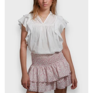 Meet me there kjol - Helt slutsåld meet me there kjol i storlek S/M Använd typ 2-3 gånger så i helt perfekt skick💞