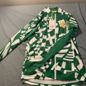 Hammarby tröja(oandvänd) - Säljer denna Hammarby tröja i storlek s helt oandvänd med tags nypris 900 mitt pris 249 pris går att diskutera