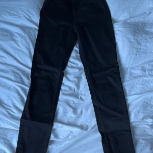 Skinny jeans - Skinny jeans från monki  Storlek 30 i midja