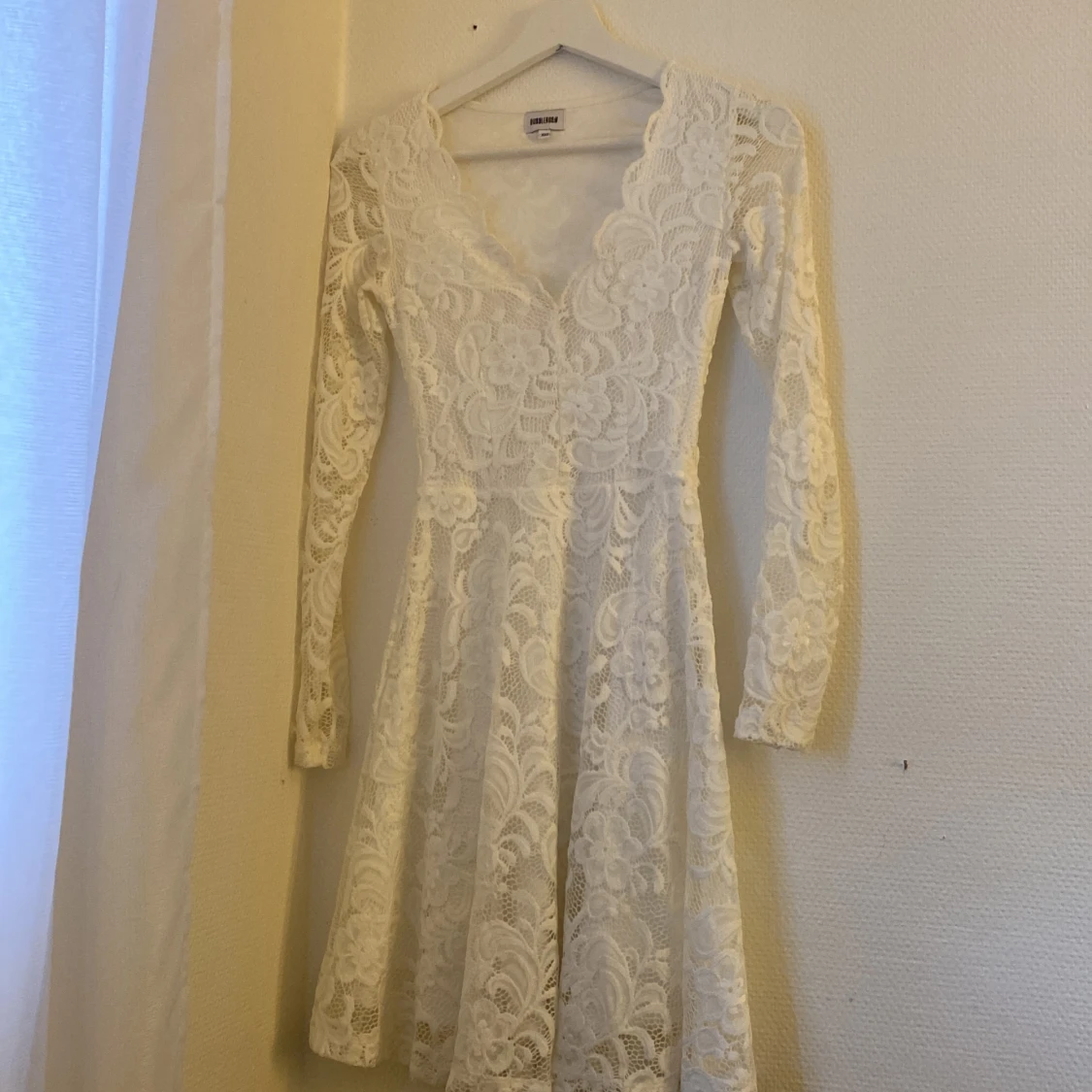Vit spetsklänning - 91
