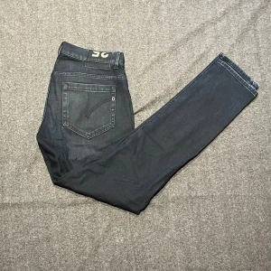 Dondup - Säljer mina Dondup jeans som är i bra skick utan några defekter.