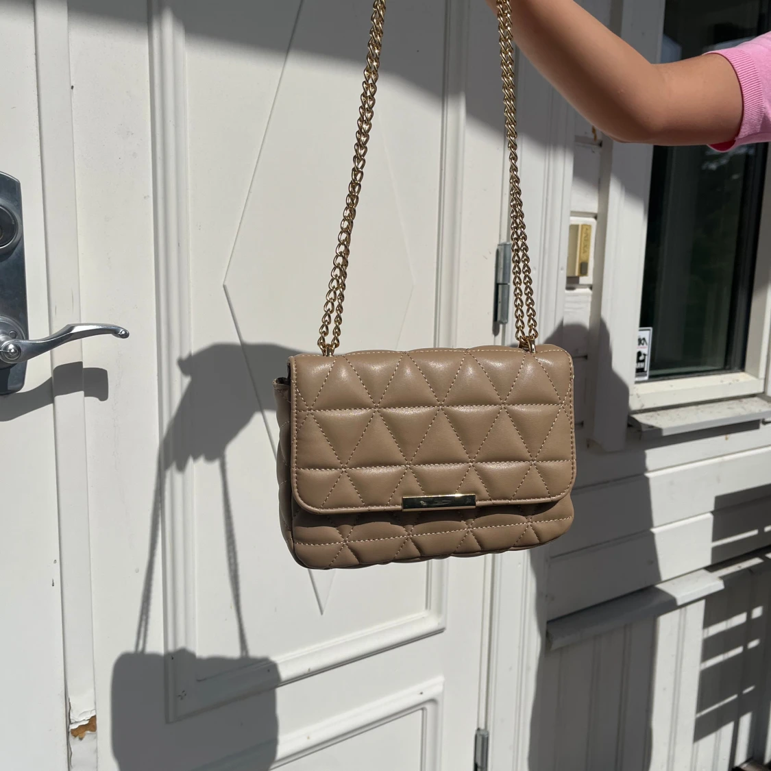 Beige quiltad axelväska - 90