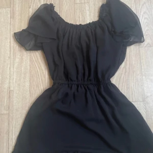 Klänning  - använd några gånger men bra skick 