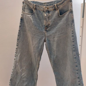 Baggy jeans - Säljer dessa baggy jeans som är raka i benen aldrig använt bra skick🫶🏼