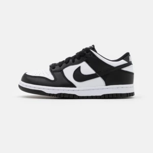 Panda Dunks  - Jag säljer mina panda dunks i st 38 kom privat för mer bilder. 