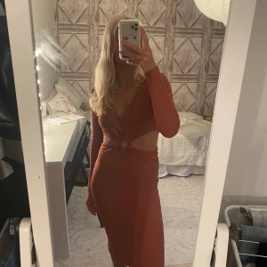 Rost färgad klänning  -  Rostfärgad/rosa långklänning , passar bra till middagar 😍 