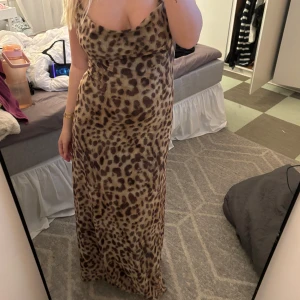 Leopardklänning - Den populära zara klänningen. Aldrig använd, bara testad. 