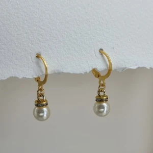 Handgjorda örhängen  - Material- 100% rostfritt stål ●Örhängeskrokar -rostfritt stål. Nickel fri. Längd -2cm. Vattentåliga, ändrar inte färgen! 