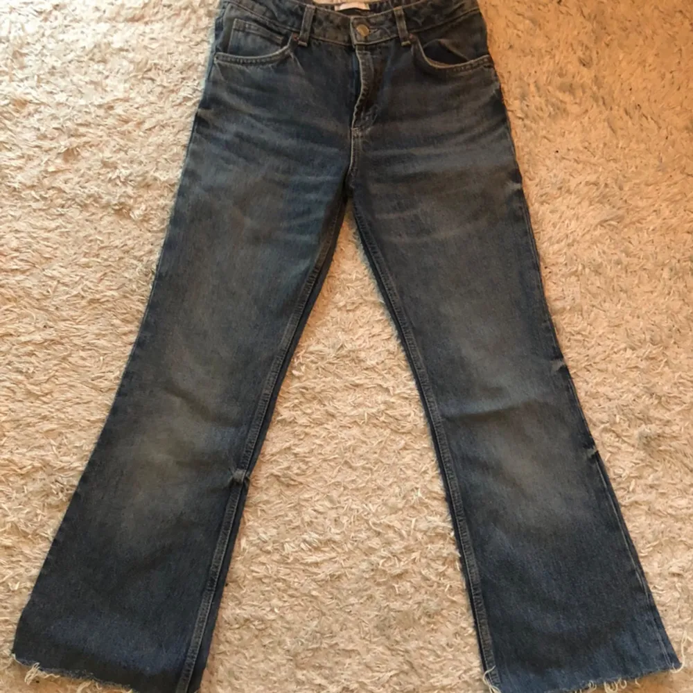 Jeans från Zara stl 36 i nyskick, endast provade . Jeans & Byxor.