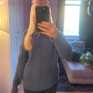 Stickad tröja  - Super mysigt stickad tröja, sticks inte alls💞💞