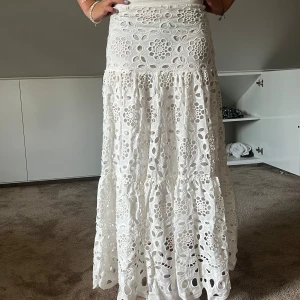 Långkjol  - Långkjol från zara, aldrig använd. Köpt för 859 kr, super fin !