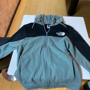 north face tröja  -   North face hoodie storlek: S