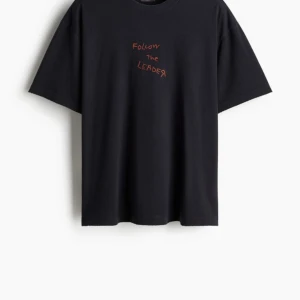 korn follow the leader t shirt - korn tshirt från h&m med tryck på framsidan och baksidan, köptes för 250 
