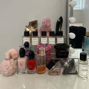 Säljer splittar  - Säljer 2 ml splittar av dessa parfymer av olika märken priset varierar från 25-60 styck köper du fler än två kan du få en liten rabatt SPRAYFLASKA 