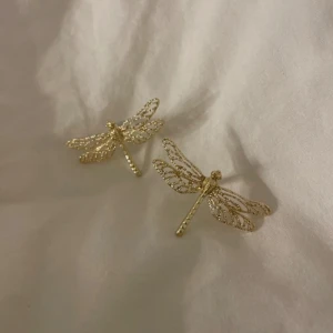 Guld örhängen  - aldrig använda i nyskick!