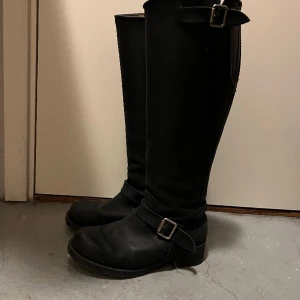 Johnny bulls  - Svarta Johnny bulls stövlar. Fint men använt skick. 