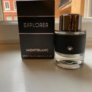 Säljer nu min sprillans nya mont blanc explorer i 60ml använd typ 5 sprut så knappt använd mitt pris 500 kan gå ned i pris vid snabb affär hör av er vid frågor eller funderingar !kan vara intresserad att byta mot en sommar parfym!