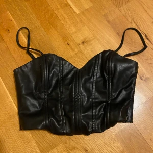 Skin topp - Dragkedjan går att stänga men den är lite seg kan va bra att veta 