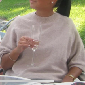 Stickad tshirt - Knappt använd så väldigt bra skick