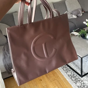 Telfar medium chocolate bag  - Endast använd några gånger