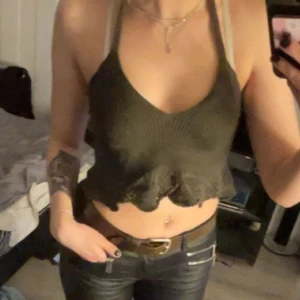 Topp - Kort halterneck topp, köpt i turkiet tror jag. Aldrig använd då den var för stor på mig som har stl S. 