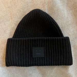 Acne mössa - Använd fåtal gånger :)