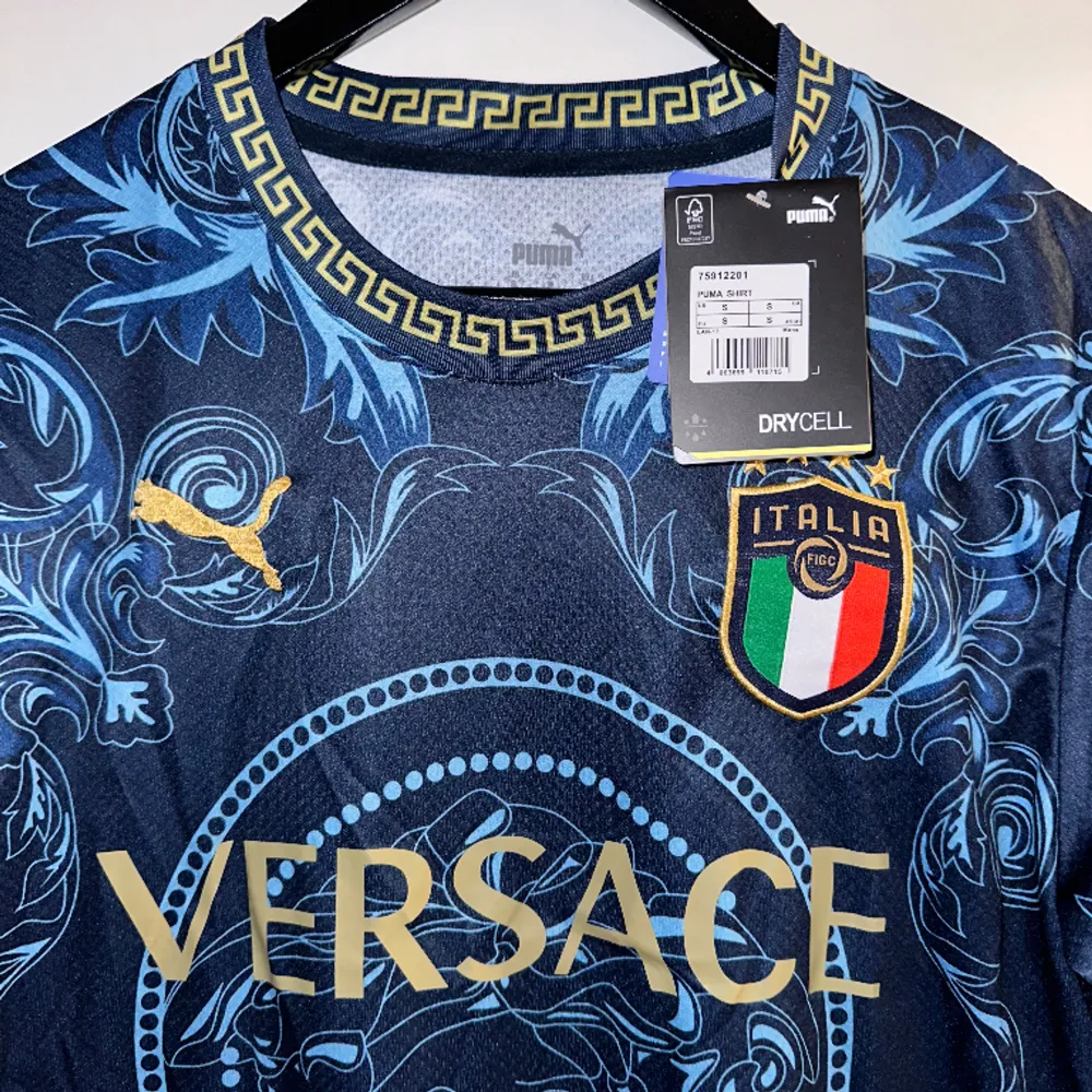 Italia puma t-shirt storlek s pris 500 för mer info&bilder skriv dm. T-shirts.