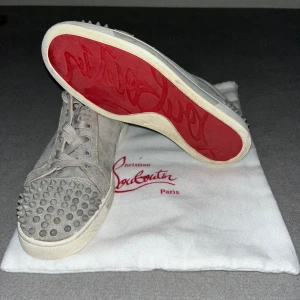Christian Louboutin  -  Säljer mina Christian Louboutin!  Aningen använda men välskötta skick 7,5/10😊. Inga skam bud bara seriösa köpare! 