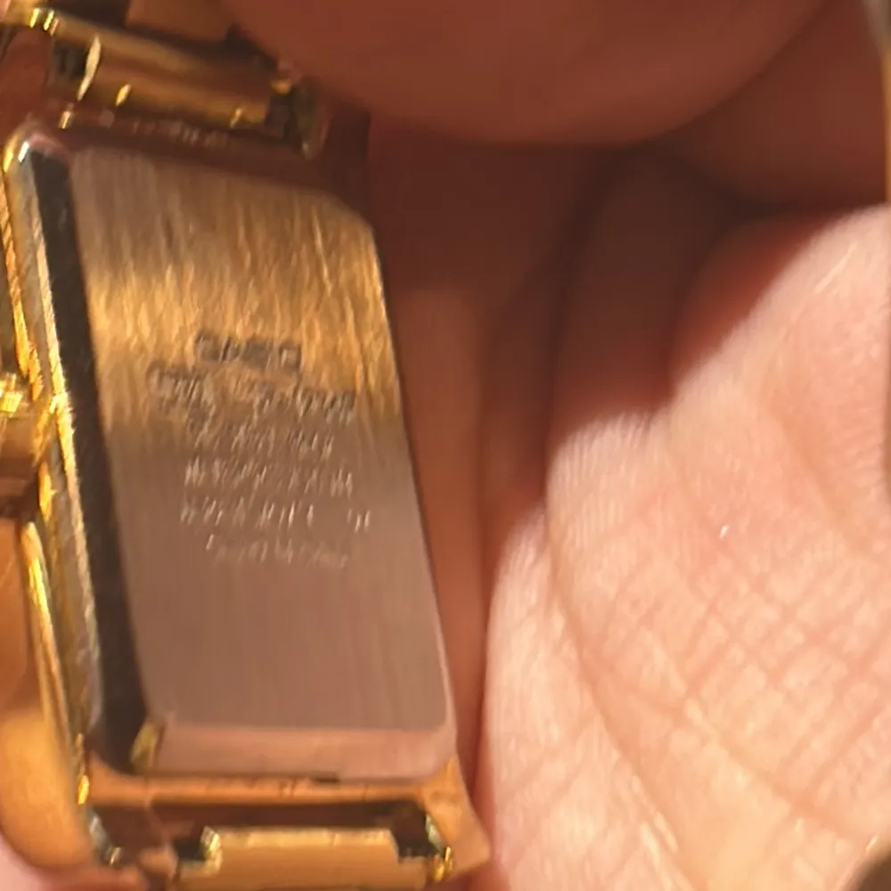 Jätte fin casio klocka i guld, säljer för att jag har börjat gilla mer silversmycken🤍💓 köptes för ca 700kr! Nästan den billigaste casion på Plick! Pris kan diskuteras vid snabb affär!. Accessoarer.