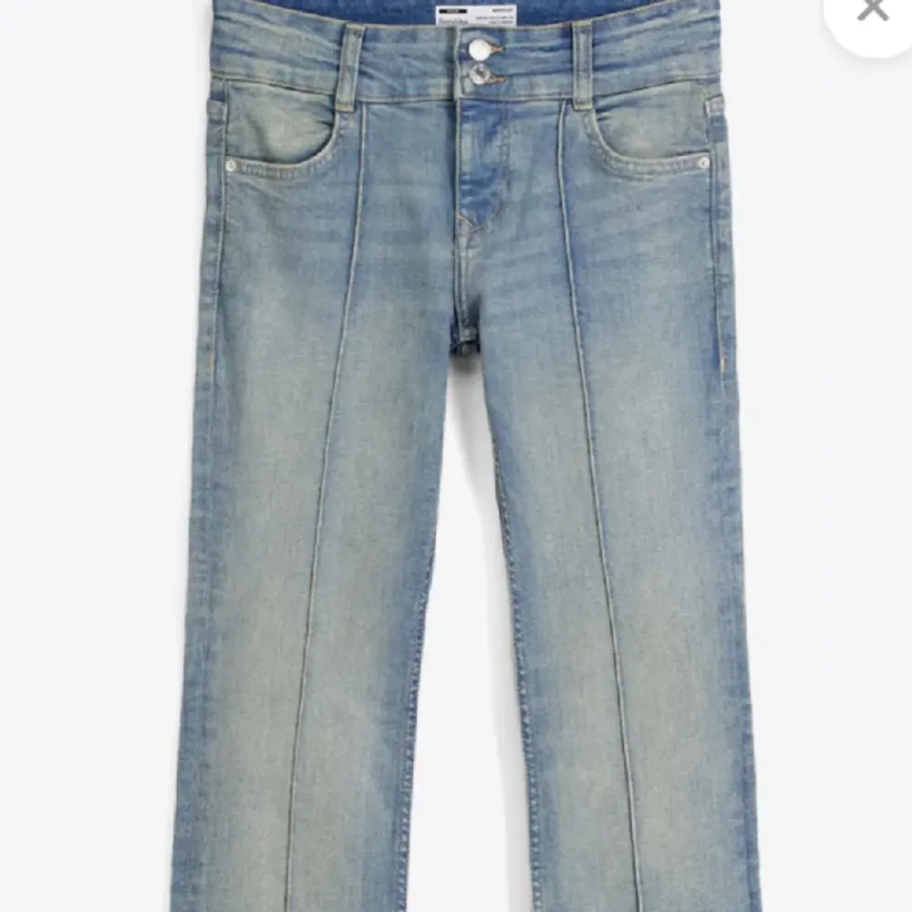 Jätte snygga jeans ifrån bherska, exakt sådan som saga stq har. Gör en intressekoll på jeansen. Skriv för egna bilder❤️. Jeans & Byxor.