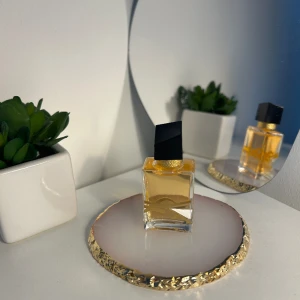 YSL Libre parfym  - YSL Libre Eau de Parfum, 5 ml och aldrig använd endast luktad. Kan användas som tester eller bara ha i väskan!💗