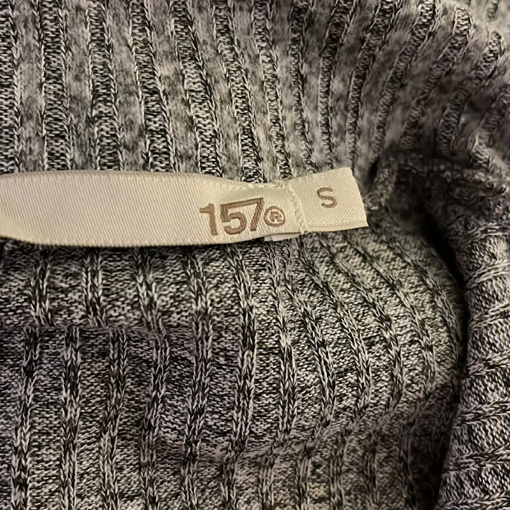 Jättefin zip up tröja från Lager 157😍 Aldrig använd endast testad! ST: S. Tröjor & Koftor.