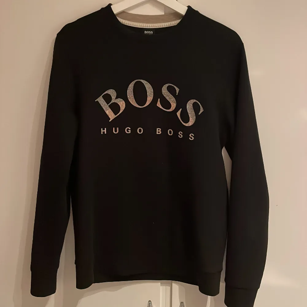 Helt ny tröja från hugo boss, Köpt för 1500kr Skriv för fler frågor🤝🏼. Hoodies.