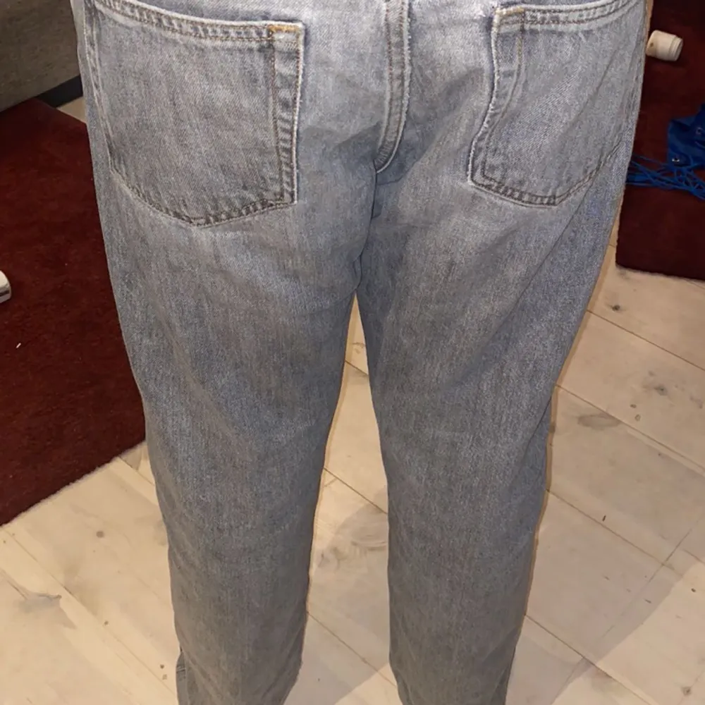Riktigt feta relaxed weekday jeans som har lite tecken på användning men inga större defekter! . Jeans & Byxor.