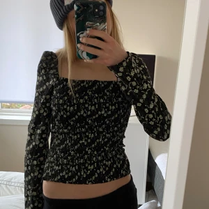 Långärmad topp - Jätte fin långärmad topp som inte kommit till användning💞💞