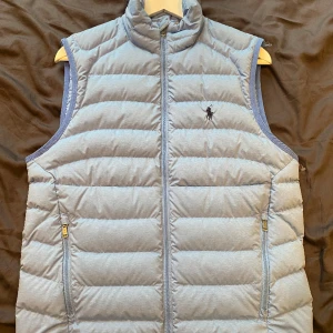 Ralph Lauren väst - Riktigt skön raffe väst i 9/10 skick, går för 3000+ ny o mitt pris 1399!! 