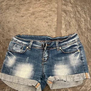 Shorts - Säljer mina shorts som tyvärr är för små för mig!
