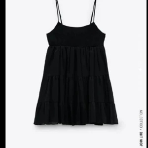 Svart sommarklänning  - Svart sommarklänning från zara